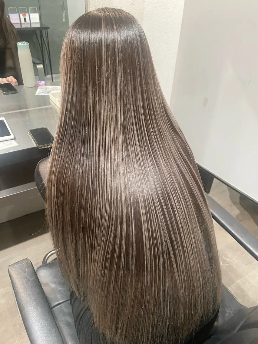 ロング カラー バレイヤージュ ハイライトカラー ハイライト レイヤーカット カット ヘアカラー 髪質改善 カラー専門店のヘアスタイル
