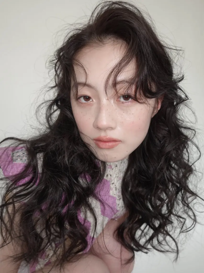 ロング カラー 島田 ひまりのヘアスタイル