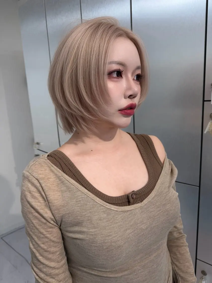 ミディアム カラー ベージュカラー ブリーチ ケアブリーチ デザインカラー ダブルカラー ヘアカラー トリートメント TATSUハイトーン ミルクティーベージュのヘアスタイル