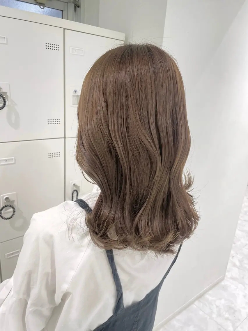 ミディアム カラー パーマ ヘアアレンジ メンズ メンズブリーチ ブリーチ ダブルカラー ブリーチなしカラー くびれヘア 透明感カラー・レイヤ ー🎀amika🎀のヘアスタイル