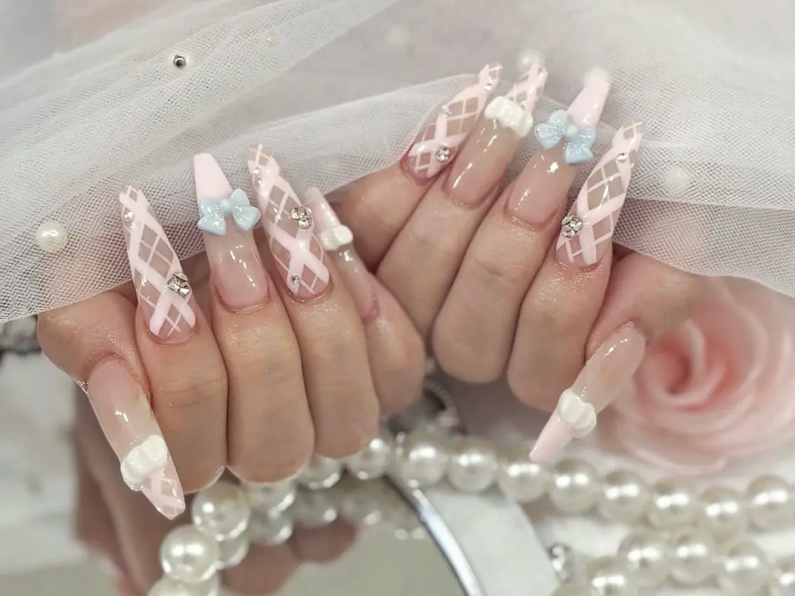 ネイル オーロラネイル ボルドー ブラウン 氷ネイル・うるうるネイル キラキラネイル ハンドネイル Sora  Nail 長さ出し専門店のネイルデザイン