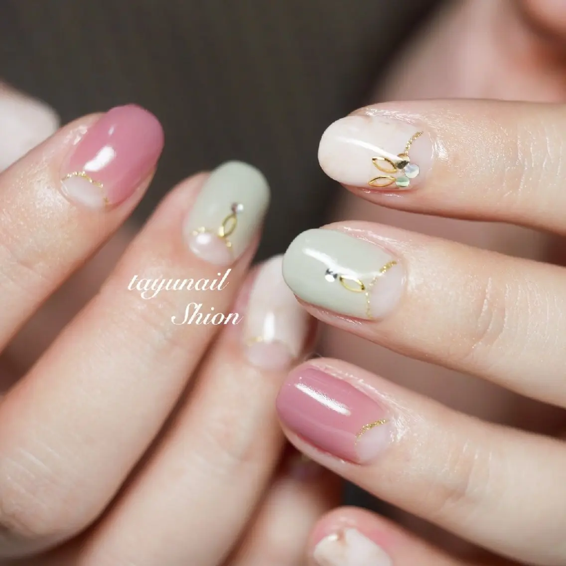 ネイル フレンチネイル ジェルネイル グリーン パラジェル ピンク ネイルサロン 【たゆnail】のネイルデザイン