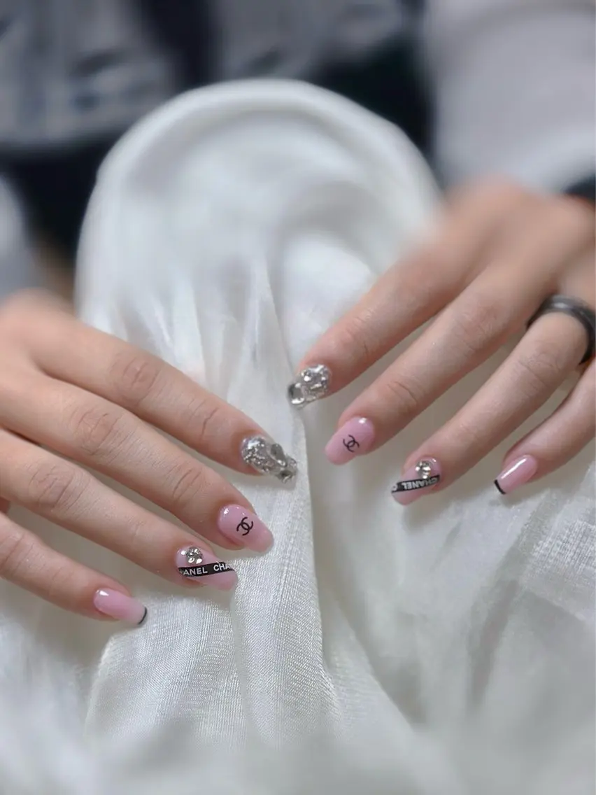ネイル ハンドネイル Maggie nailクロのネイルデザイン