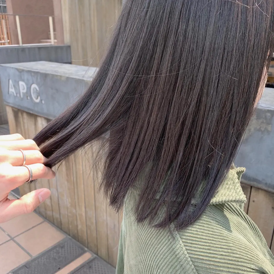 ミディアム カラー パーマ ヘアアレンジ 黒髪 透明感カラー グレージュ ヘアカラー トリートメント 松田 亮葉のヘアスタイル