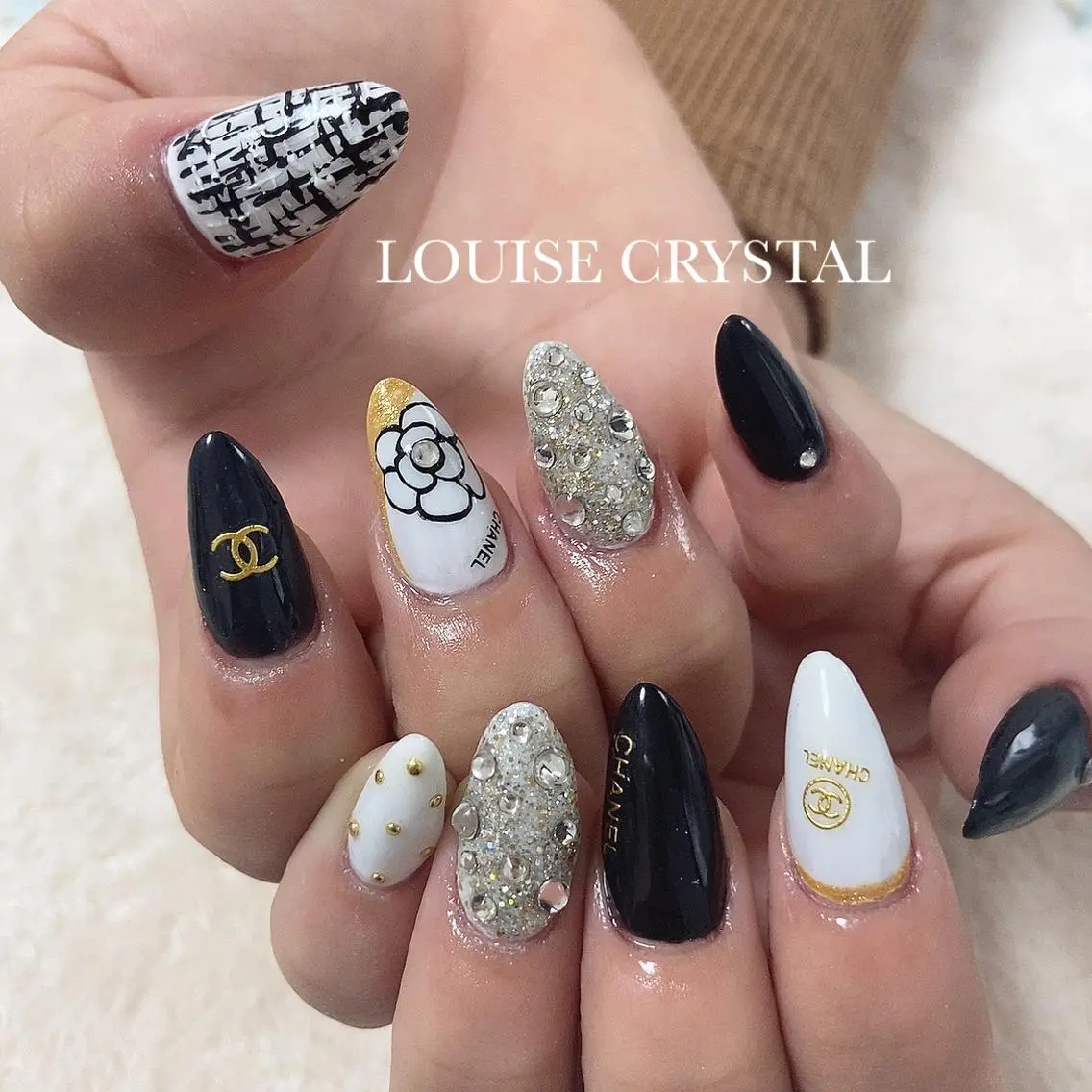 ネイル ハンドネイル LOUISE CRYSTALのネイルデザイン