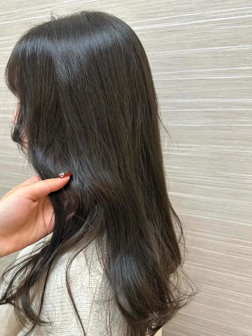 ロング カラー ブリーチ ブリーチなしカラー オリーブカラー カット ヘアカラー トリートメント tokute よしかわなお🍒のヘアスタイル