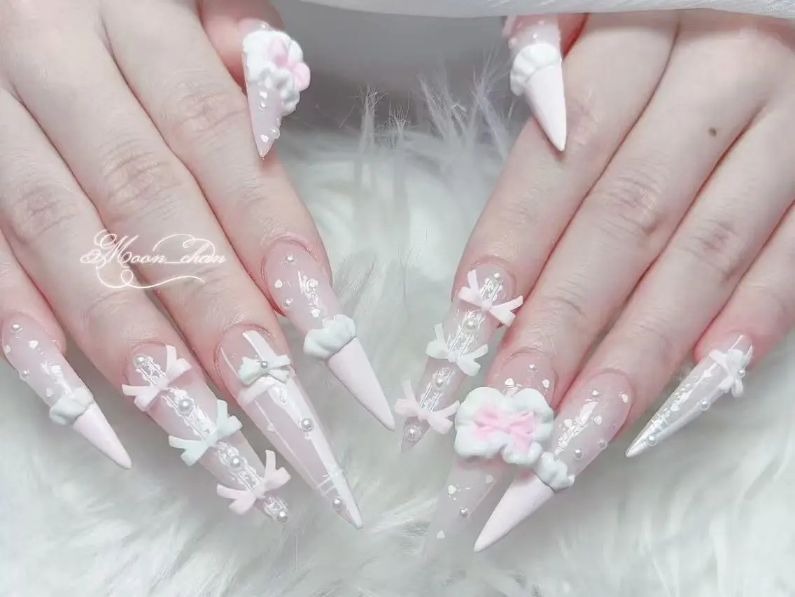 ネイル 長さ出し キラキラネイル 韓国ネイル ロングネイル マグネットネイル ハンドネイル ハンドケア Akira✨ nailのネイルデザイン