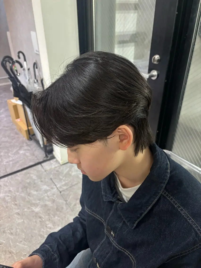 ミディアム メンズ センターパート メンズウルフカット 縮毛矯正 ウルフカット ワタナベ ケンタのヘアスタイル