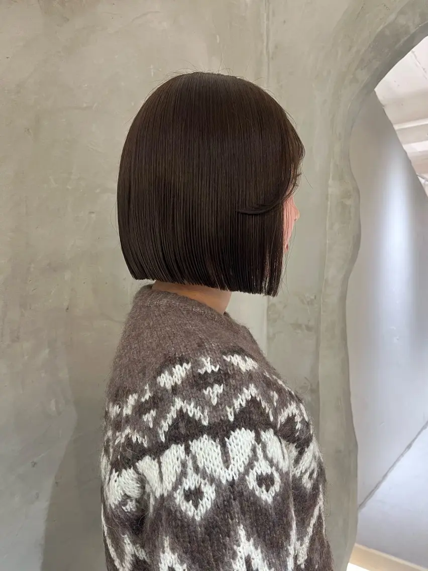 ミディアム カラー カット ヘアカラー トリートメント 切りっぱなしボブ/ 艶カラー/綾莉のヘアスタイル