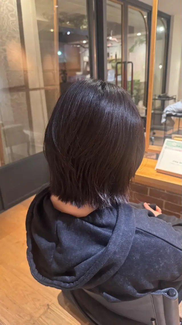 ミディアム 山根 里緒のヘアスタイル