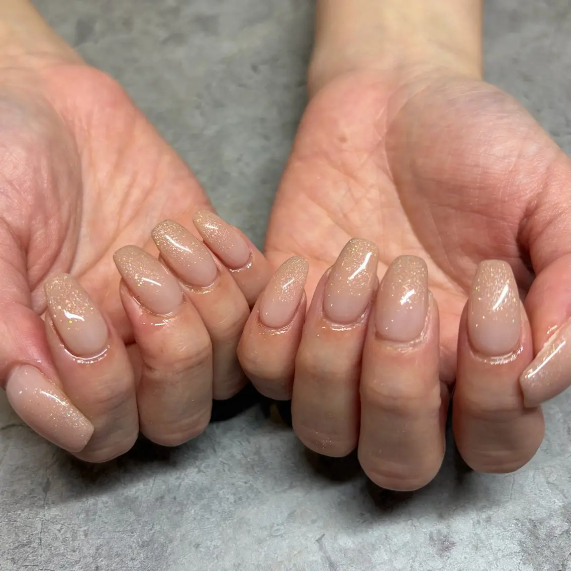 ネイル グラデーション ラメ(グリッター) ラメグラデーション ハンドネイル IROHA NAIL 横山佳那のネイルデザイン
