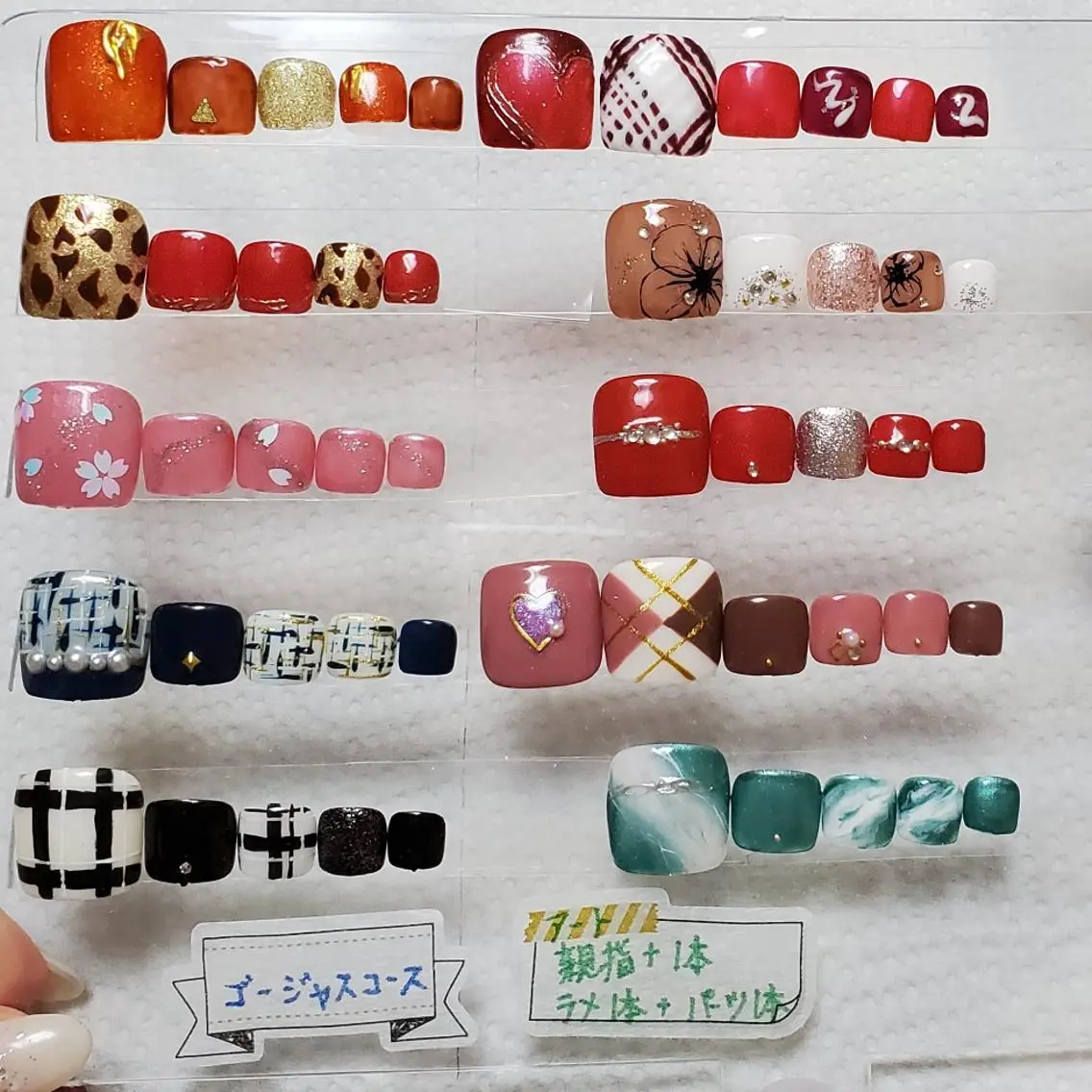 ネイル フットネイル ゴージャス フットネイル ﾈｲﾙｻﾛﾝベルティ .ひとみのネイルデザイン