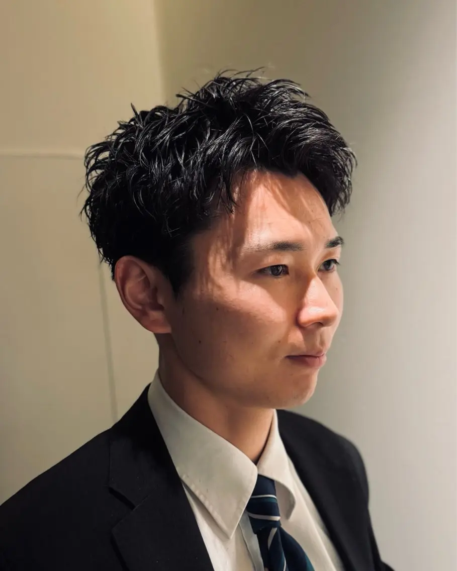 ショート パーマ メンズ ビジネス メンズパーマ ショートヘア カット パーマ メンズショート 丸山 航輝のヘアスタイル