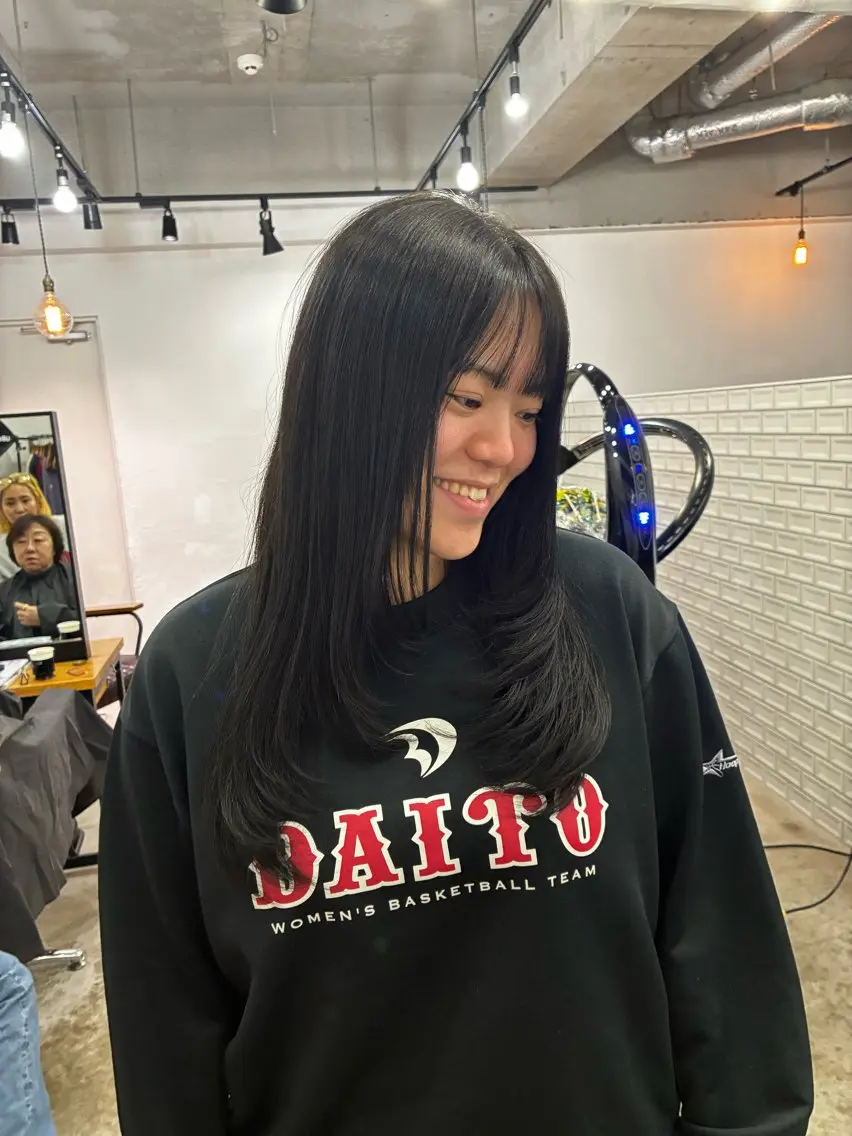 ロング カラー ヘアカラー トリートメント 佐藤 芽衣のヘアスタイル