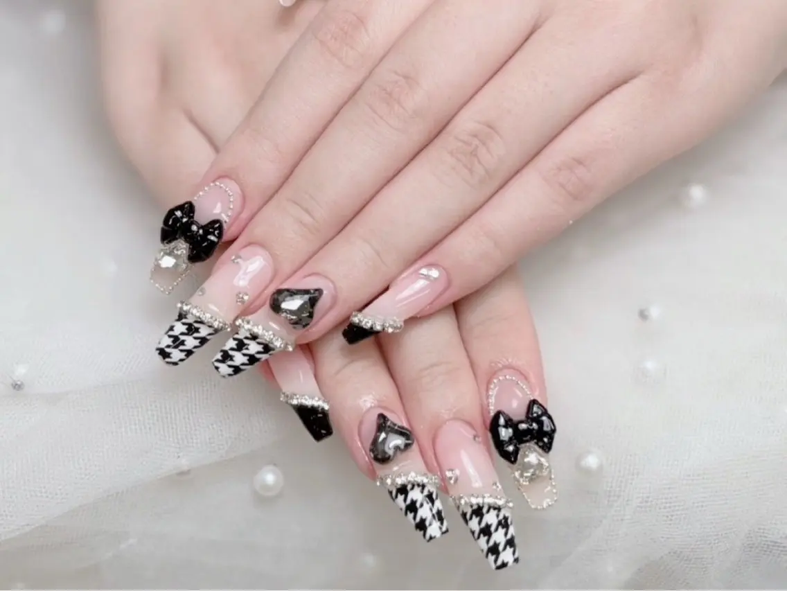 ネイル 韓国ネイル ロングネイル マグネットネイル ネイルチップ ハンドネイル lucky nail 歌舞伎町のネイルデザイン