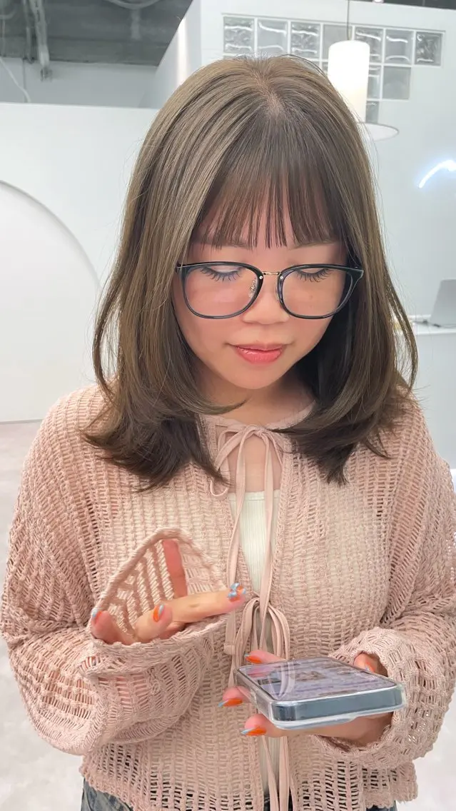 ミディアム レイヤーカット 小顔カット ワンホンレイヤー ヘアカラー トリートメント 堀 春菜のヘアスタイル