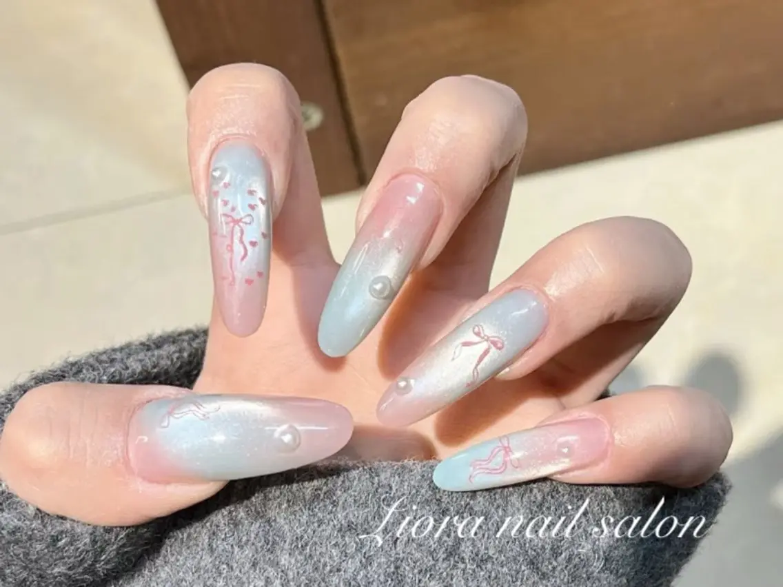 ネイル フレンチネイル ジェルネイル ガーリー グラデーション キラキラネイル ハンドネイル JUN Lioraネイルのネイルデザイン