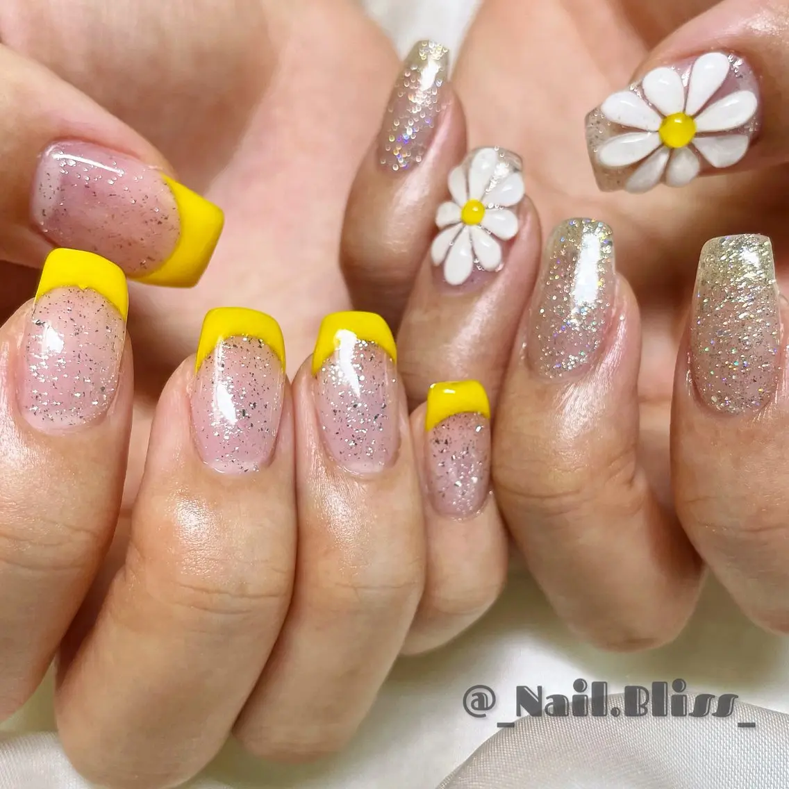 ネイル フラワーネイル フレンチネイル ぷっくりネイル 黄色 ハンドネイル NAIL BLISSのネイルデザイン