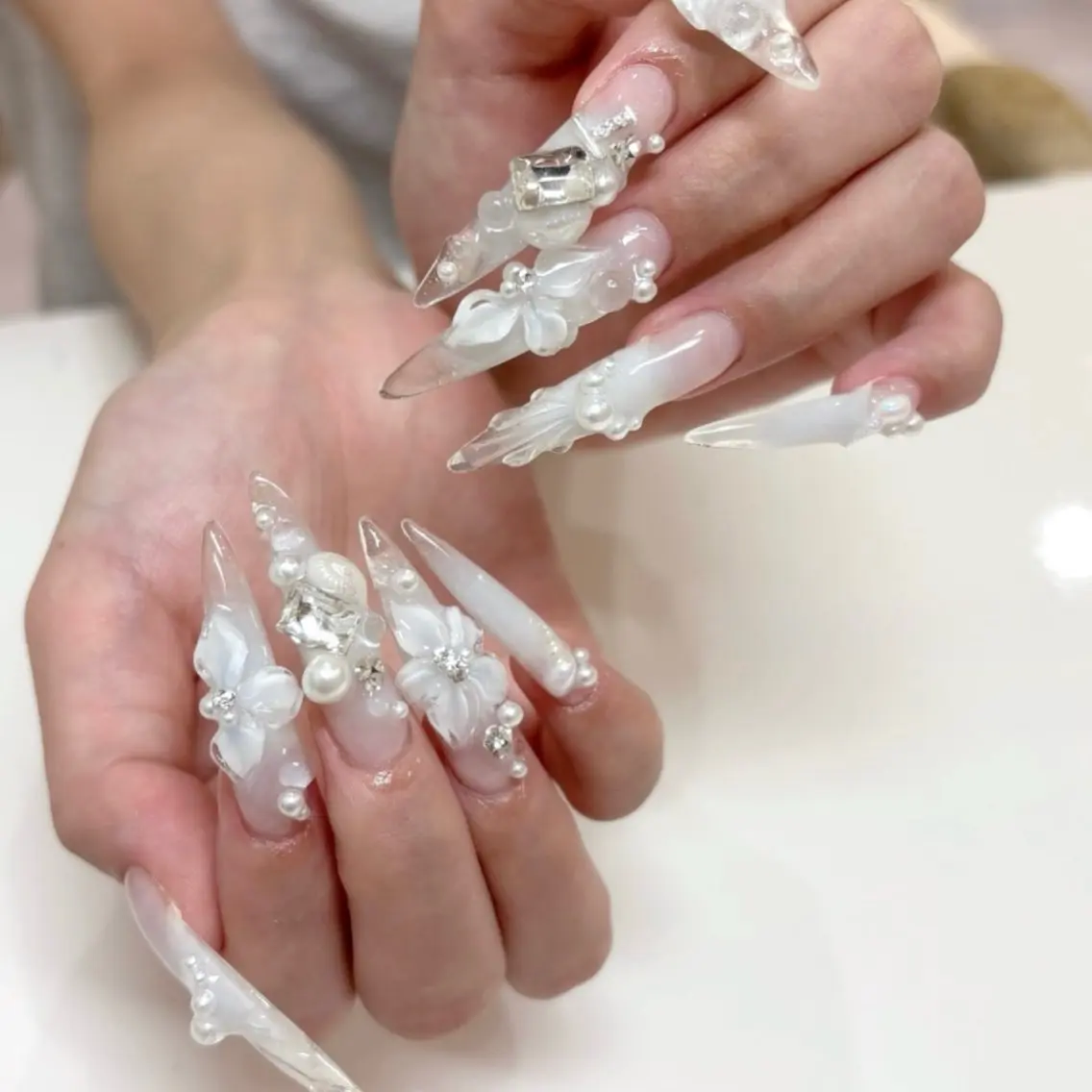 ネイル チークネイル ドット フットネイル フレンチネイル グラデーション ハンドネイル ハンドケア Nihonthy Nail 新宿のネイルデザイン