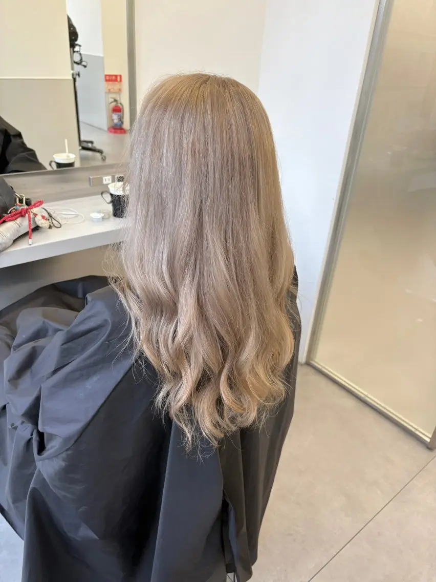ロング ヘアカラー 天野 利咲のヘアスタイル