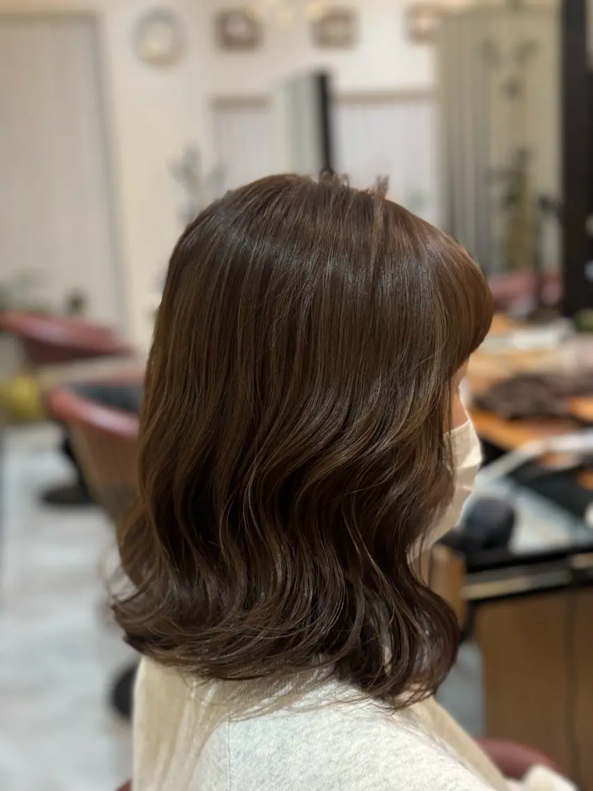 ミディアム アッシュ アッシュブラウン 今井 光のヘアスタイル