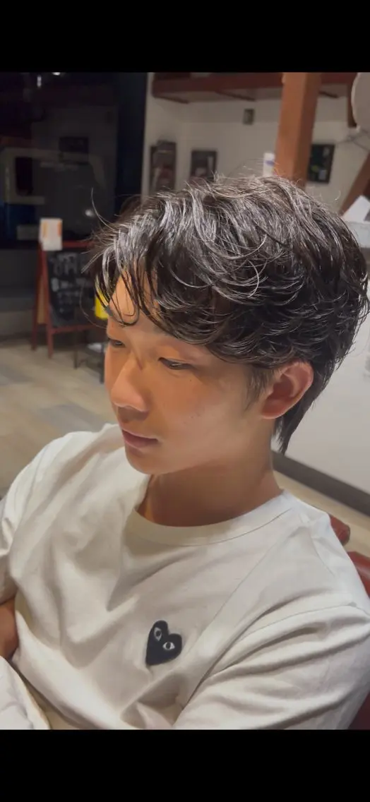 パーマ メンズ 刈り上げ 河辺 璃久のヘアスタイル