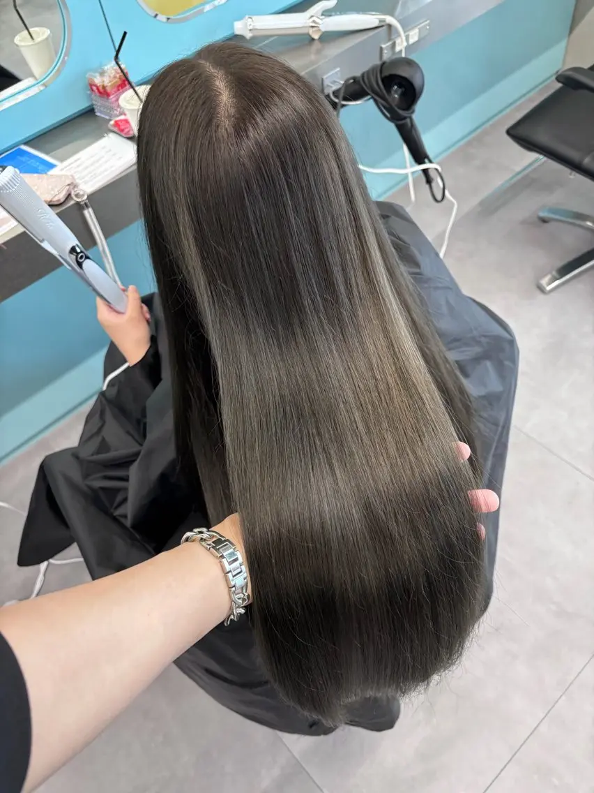 ロング 切りっぱなしボブ ボブ 顔まわりレイヤー 顔周りカット 髪質改善 kyon🎀 透明感カラー/西梅田のヘアスタイル