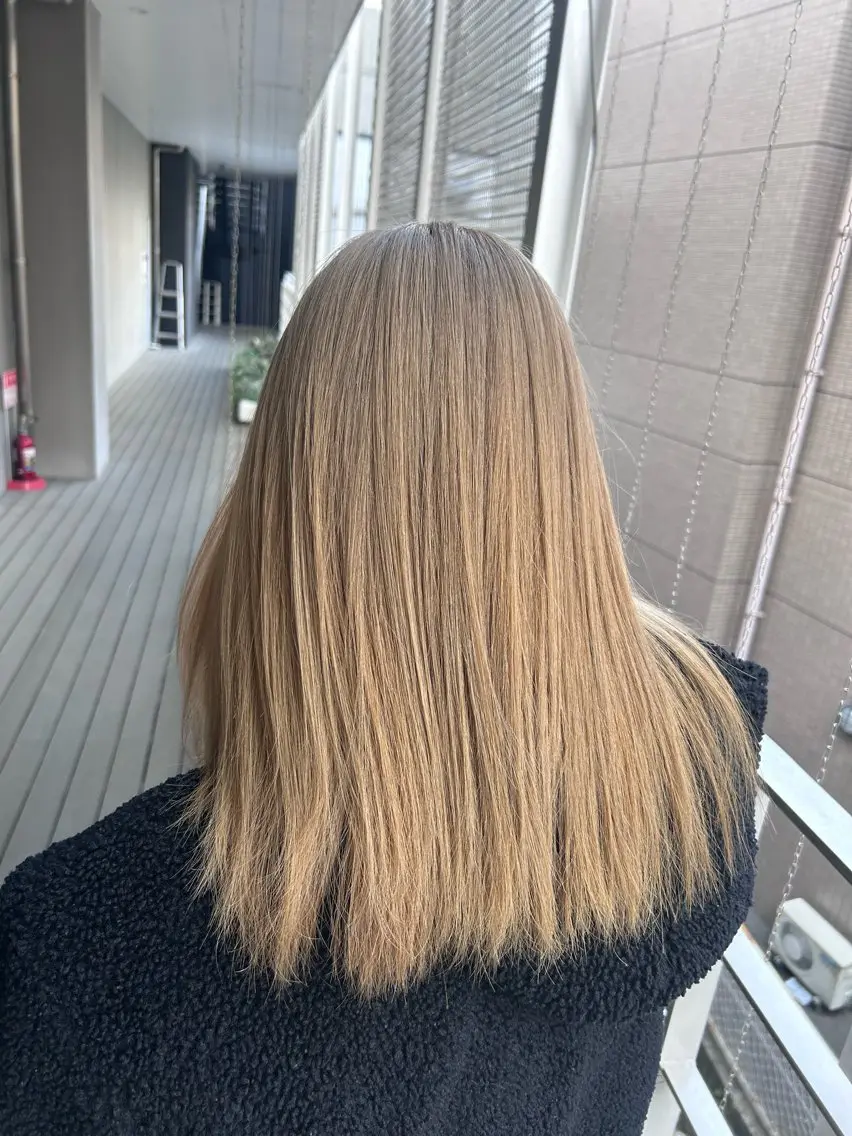 セミロング ヘアカラー 🦋髪質改善🦋 眞井琴美のヘアスタイル