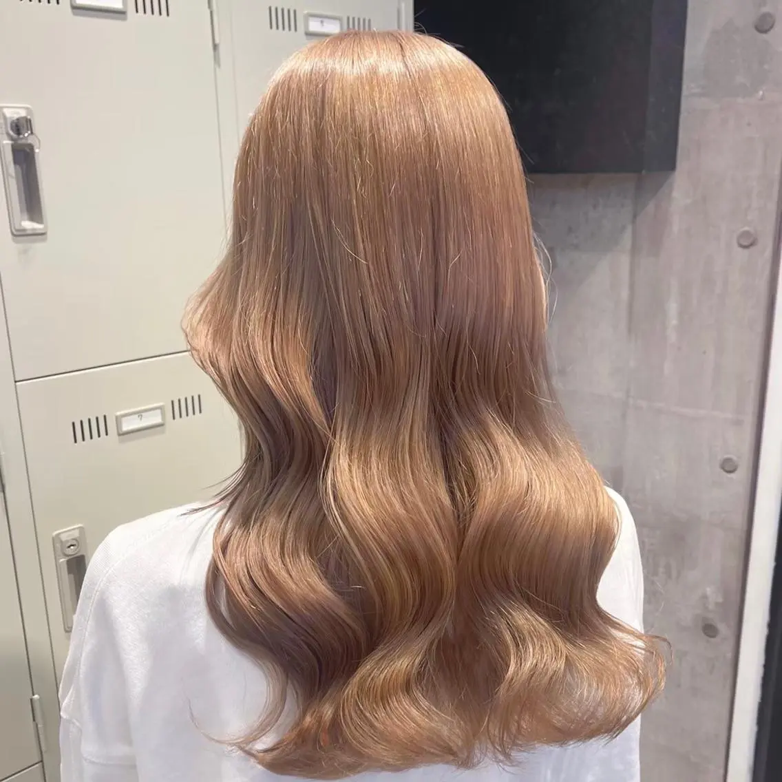 ロング カラー ハイトーン特化🎀 LEONのヘアスタイル