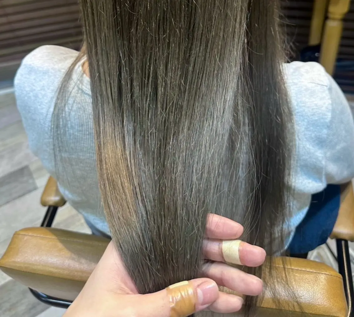 カラー ブリーチ ダブルカラー グレージュ 和田 直也のヘアスタイル