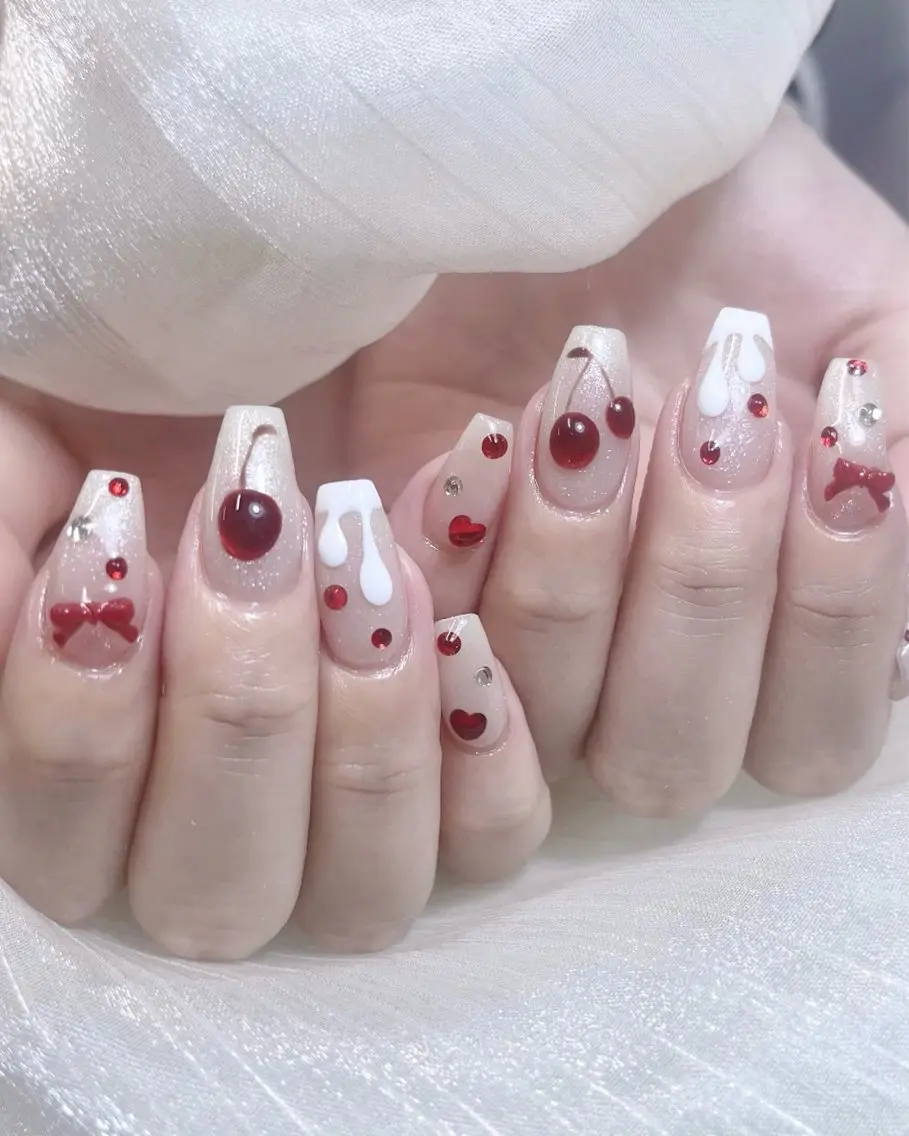 ネイル チークネイル フレンチネイル ハート キラキラネイル 韓国ネイル ハンドネイル Speraネイル 大宮店🎀のネイルデザイン