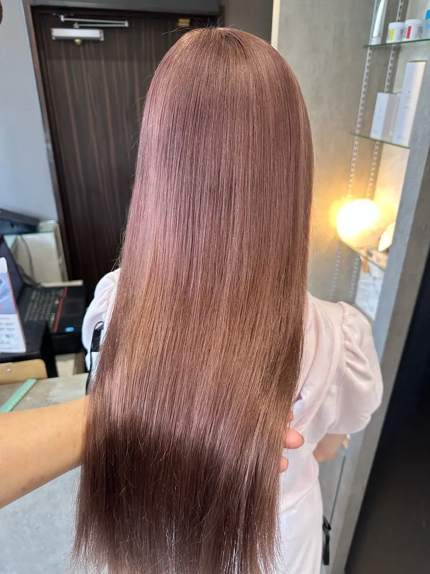 ミディアム カラー ベージュカラー ブリーチ ブロンド ケアブリーチ 透明感カラー ヘアカラー 天神暖色カラー レイヤー・髪質改善のヘアスタイル