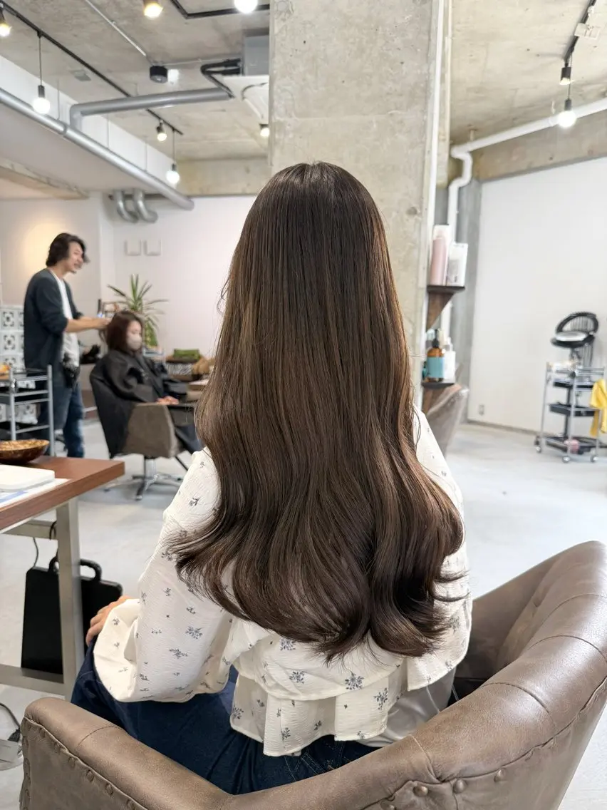 ロング カラー ブラウンカラー カット ヘアカラー トリートメント カイリ /レイヤーカットのヘアスタイル