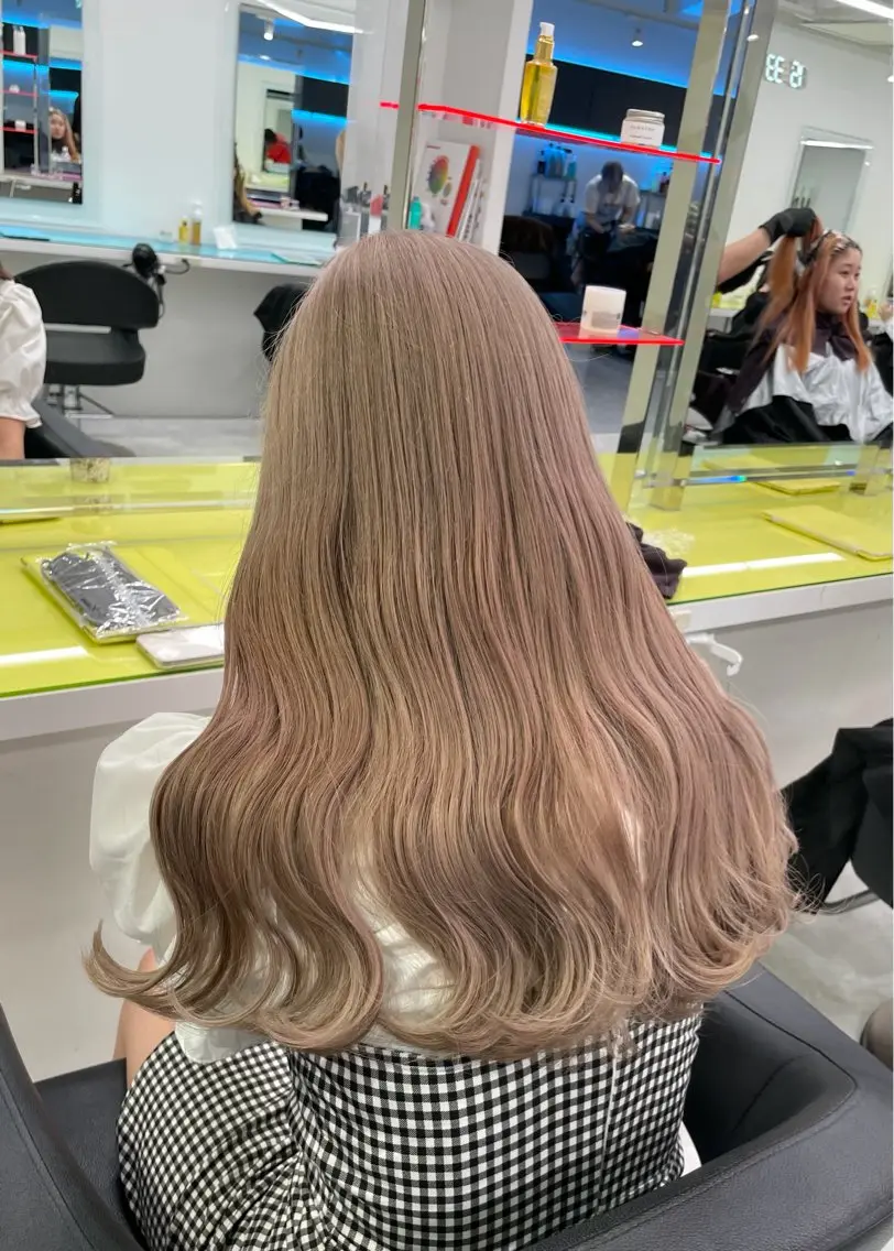 セミロング カラー ヘアカラー トリートメント ヘッドスパ ヘアセット 🌟ハイトーン原宿美 容師TAKAKI🌟のヘアスタイル