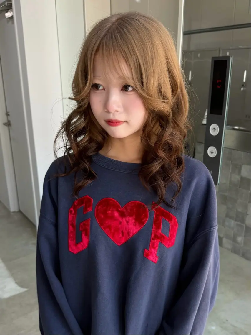 セミロング カラー ブリーチ 透明感カラー ハイトーンカラー 髪質改善 韓国風ヘア ヘアカラー RIHO🎀栄 ハイトーン×顔周りのヘアスタイル
