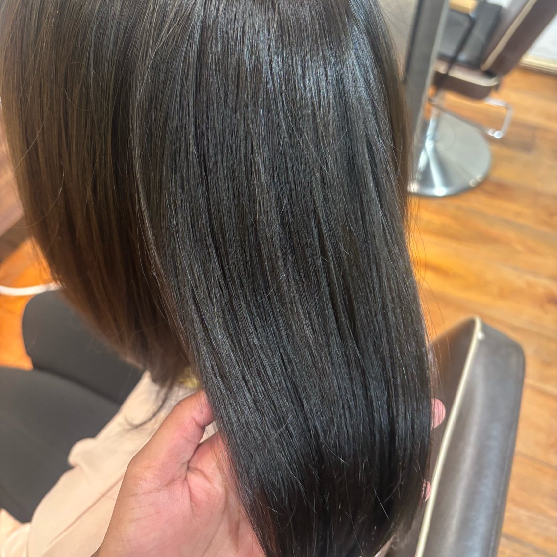 ミディアム ヘアカラー トリートメント グレージュカラー/ 透明感カラー🗽のヘアスタイル