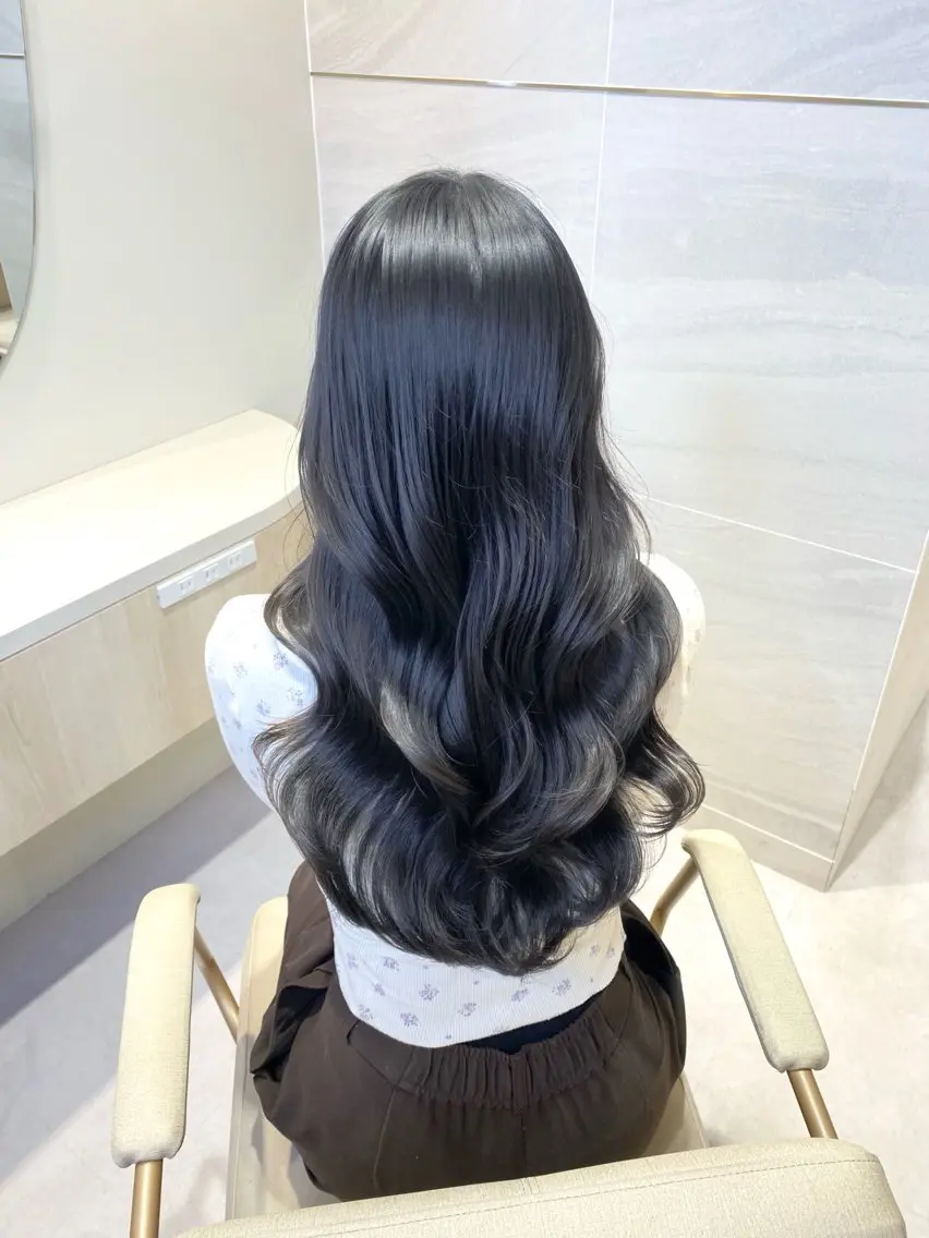 ロング カラー 黒髪 ブルーカラー ブルーブラック イルミナカラー 韓国風ヘア カット ヘアカラー トリートメント 透明感カラー🌿 グレージュ🐺陽介のヘアスタイル