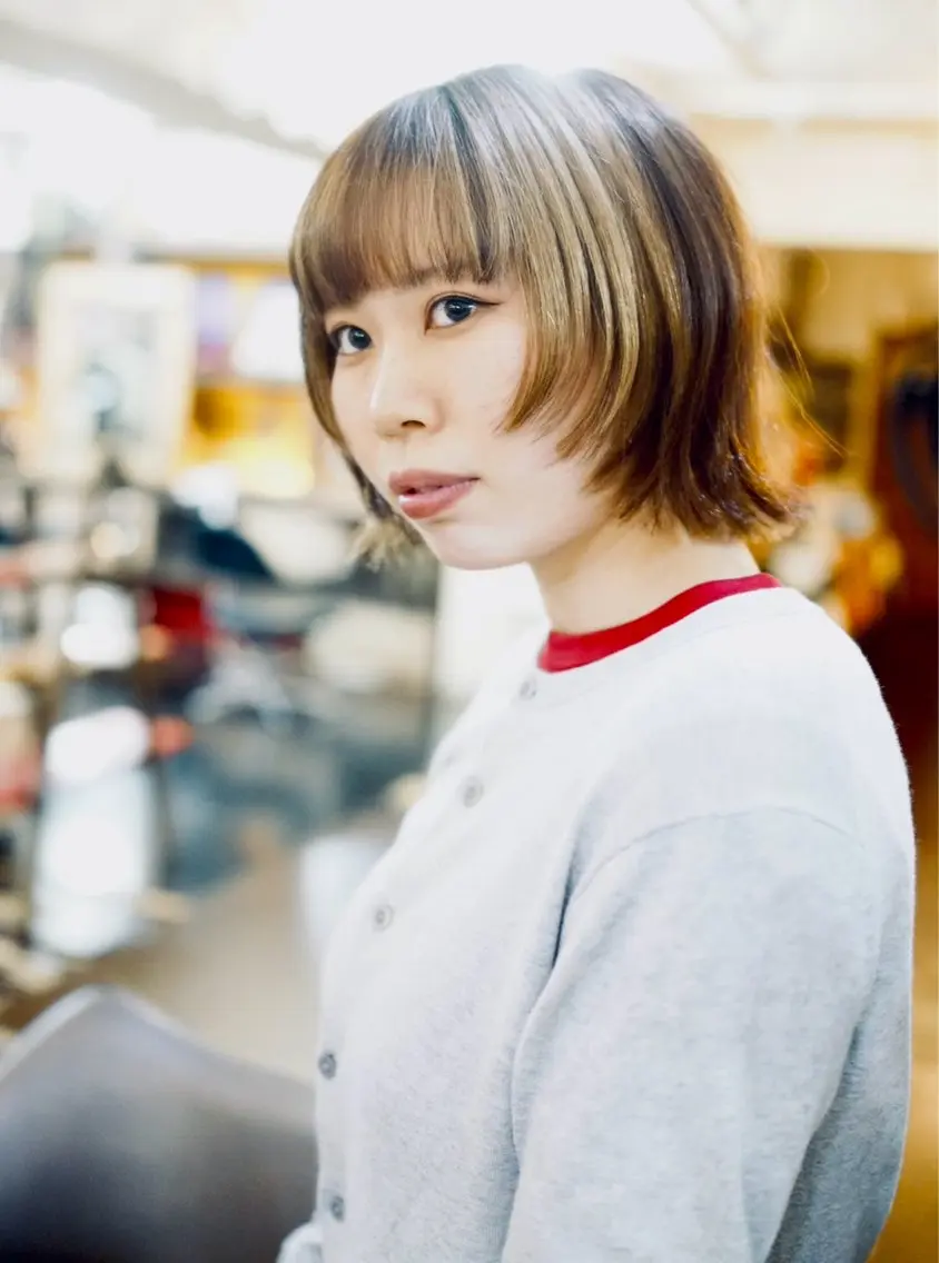 ショート カラー 顔周りカット レイヤーカット 小顔カット 外ハネヘア 嶋村 愛奈のヘアスタイル