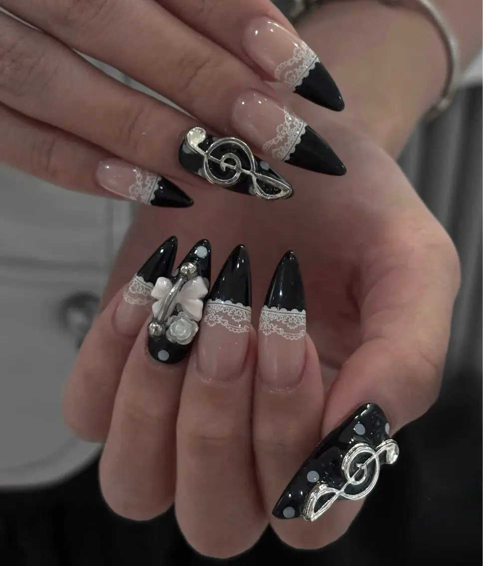 ネイル チークネイル ドット フットネイル フレンチネイル グラデーション ハンドネイル ハンドケア Nihonthy Nail 新宿のネイルデザイン