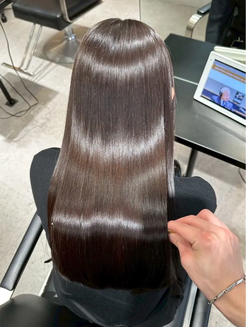 【ミニモ限定クーポン】カット+美髪矯正+サラ艶リペアトリートメント🫧の写真