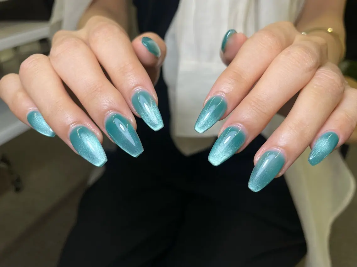 ネイル オーロラネイル 長さ出し フレンチネイル ジェルネイル ガラスフレンチ ハンドネイル Rela・S NAILのネイルデザイン