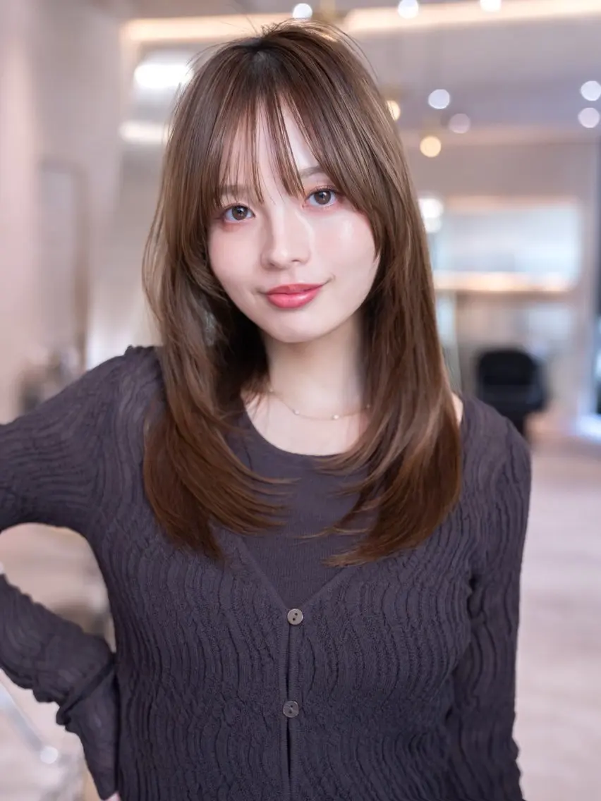セミロング レイヤーカット 小顔カット カット ヘアカラー トリートメント レイヤー似合わせ 透明感カラーりきやのヘアスタイル