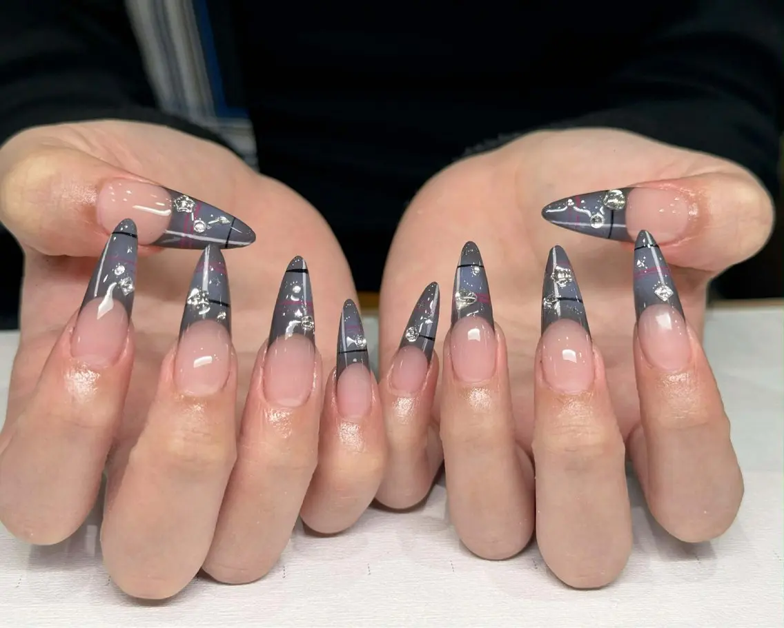 ネイル オーロラネイル ブルー チークネイル 長さ出し フットネイル ハンドネイル NAILS168 大塚店のネイルデザイン