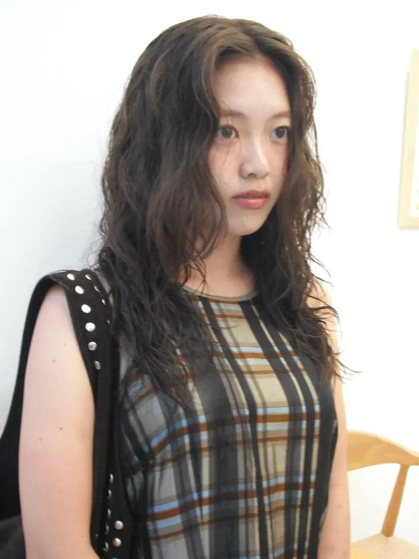 ミディアム パーマ ミディアムパーマ カット パーマ レイヤーカット uraraのヘアスタイル