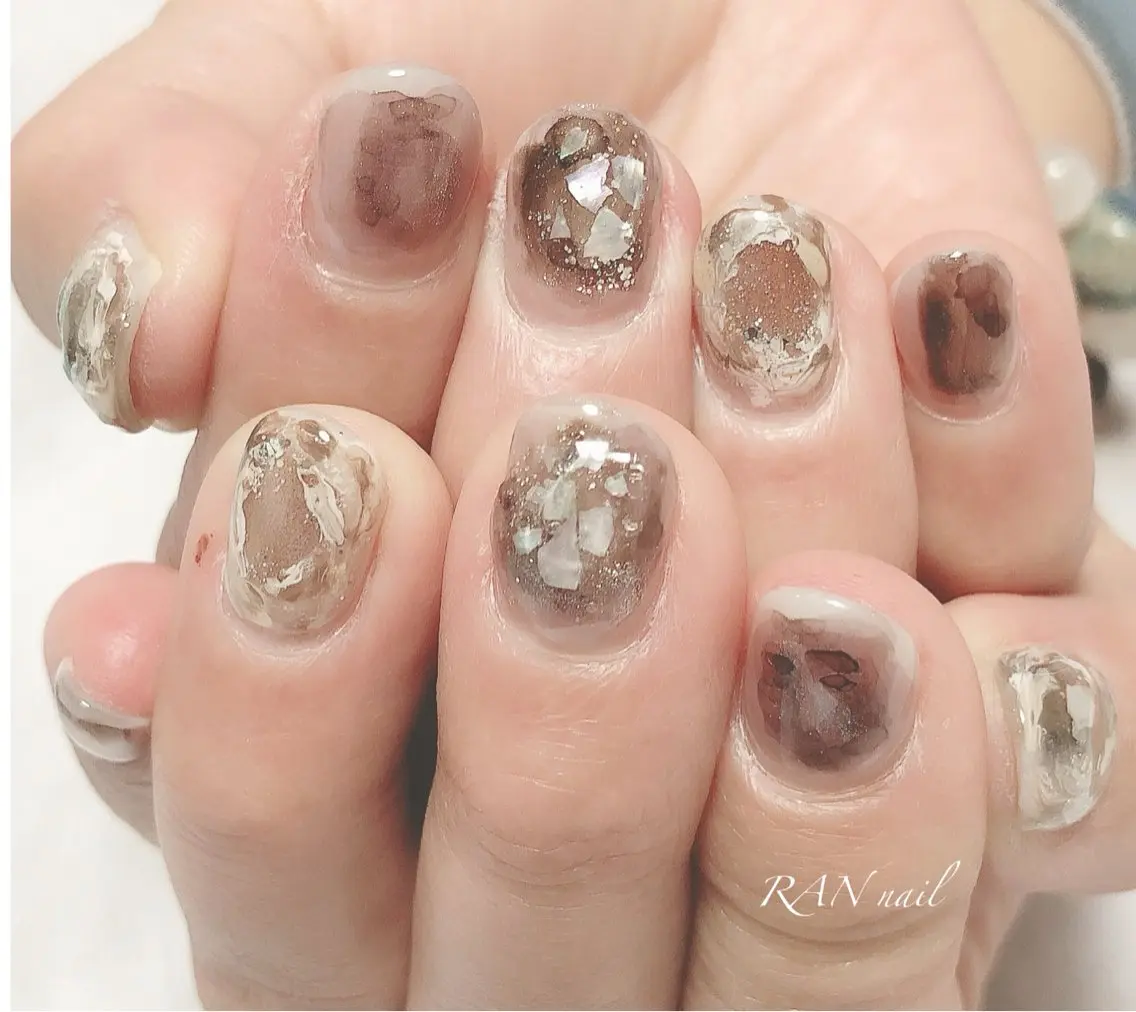 ネイル アートネイル ブラウン 卒業式 マグネットネイル 大理石ネイル(マーブル) ハンドネイル フットネイル RAN nailのネイルデザイン