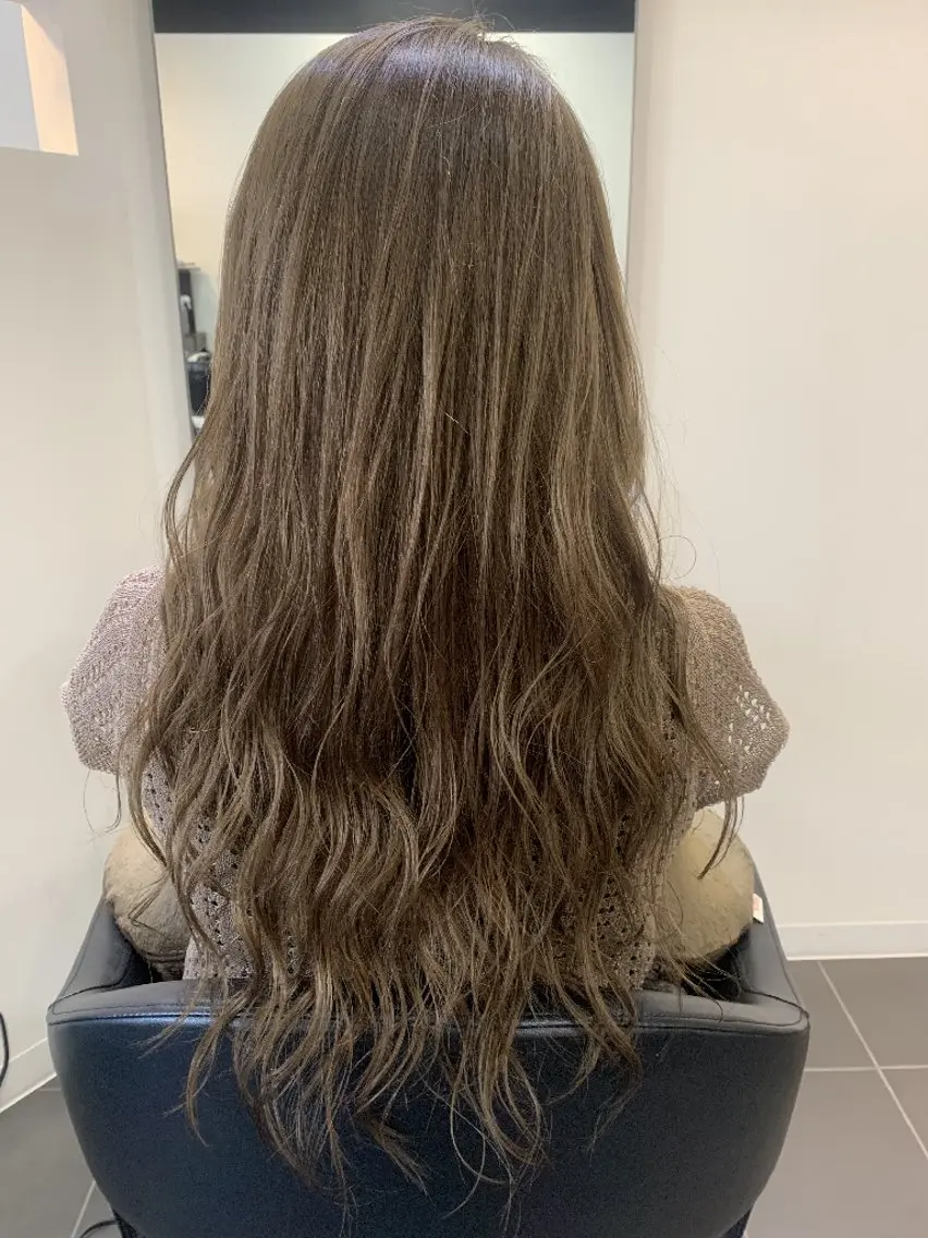 ロング カラー ベージュカラー ブリーチ 透明感カラー ハイトーンカラー ブリーチなしカラー ASAKO ✴︎アメリシュシュのヘアスタイル