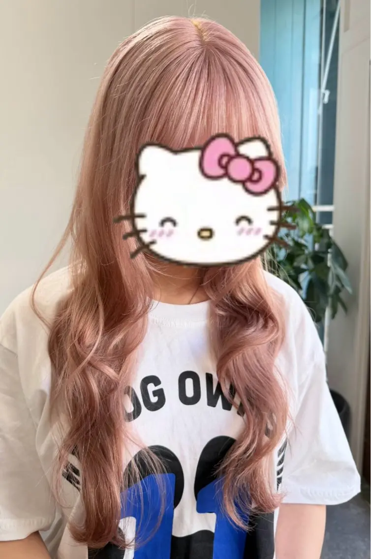 ロング カラー ブリーチ ピンクカラー ヘアカラー 金澤 希空のヘアスタイル