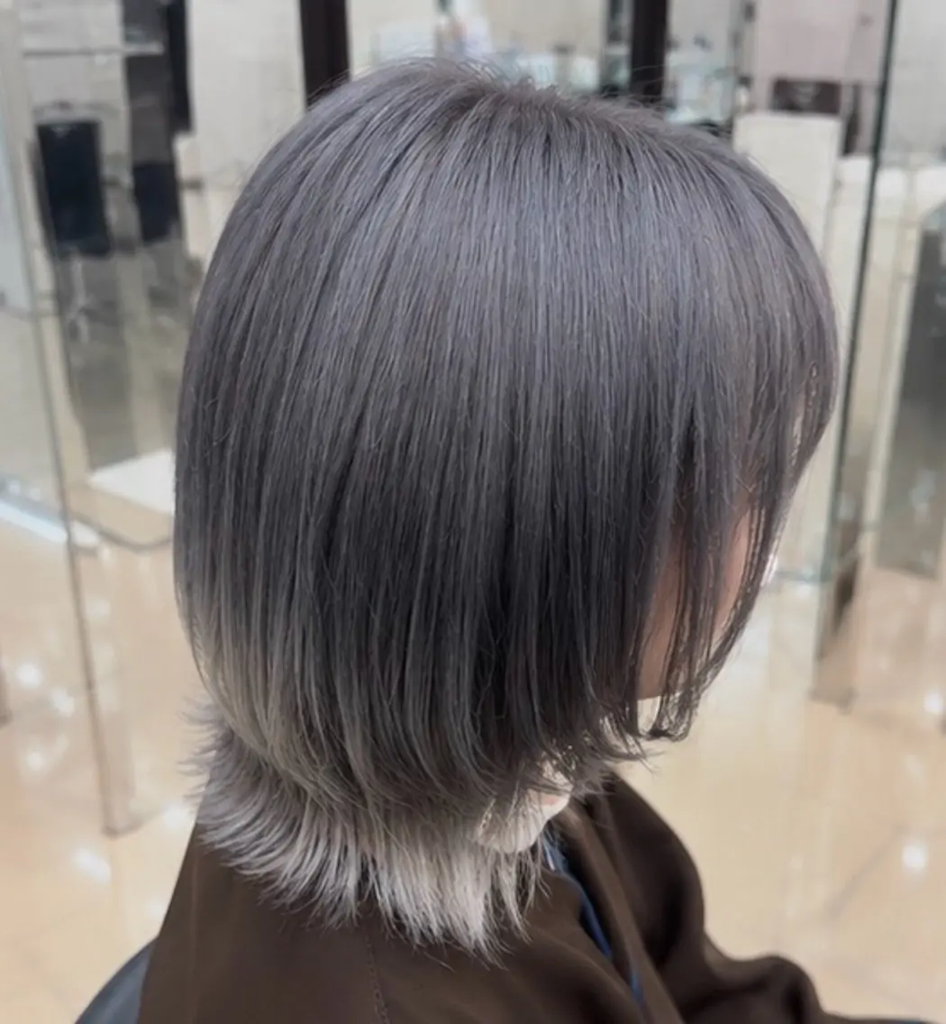 ミディアム カラー ブリーチ 透明感カラー デザインカラー シルバー ホワイトシルバー ヘアカラー 🫧【デザインハイト ーン】Sachi🫧のヘアスタイル