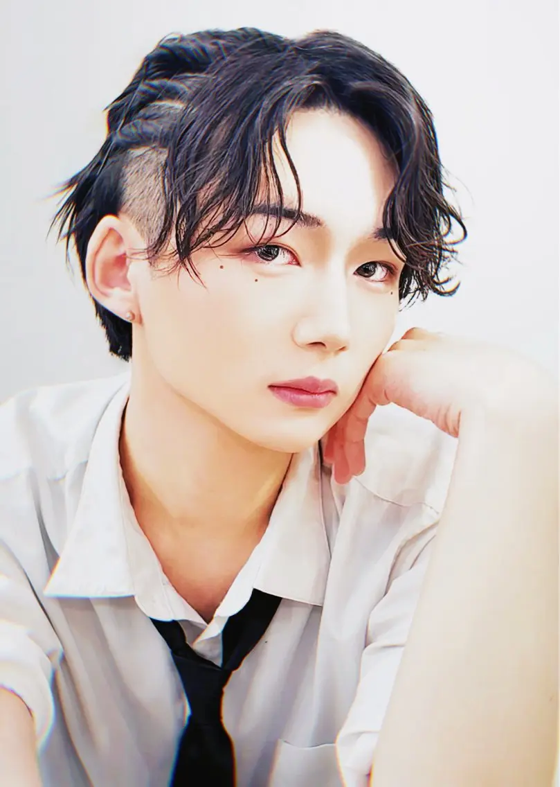 ショート パーマ ヘアアレンジ メンズ センターパート フェザーパーマ メンズパーマ 顔周りカット メンズヘア/松下 創斗のヘアスタイル
