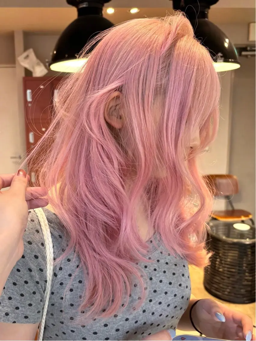 セミロング カラー ブリーチ ピンクカラー ヘアカラー トリートメント 複雑履歴/ レイヤー/ハッシュのヘアスタイル